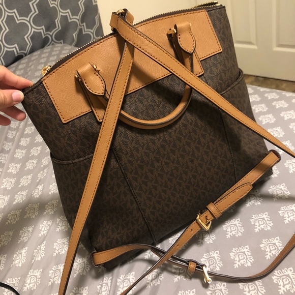 Michael Kors Handbag/Backpack - Picture 2 of 2